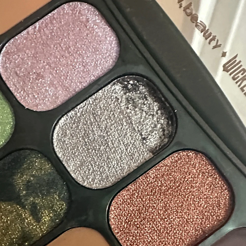 Wicked Eyeshadow Palette - Vibrant Shades - Picture 6 of 7